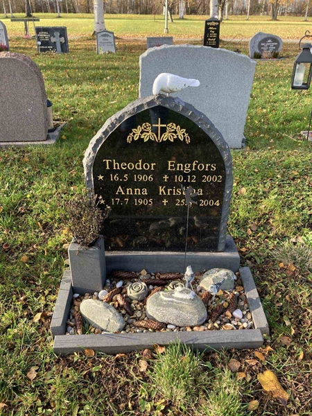 Grave number: 3 226