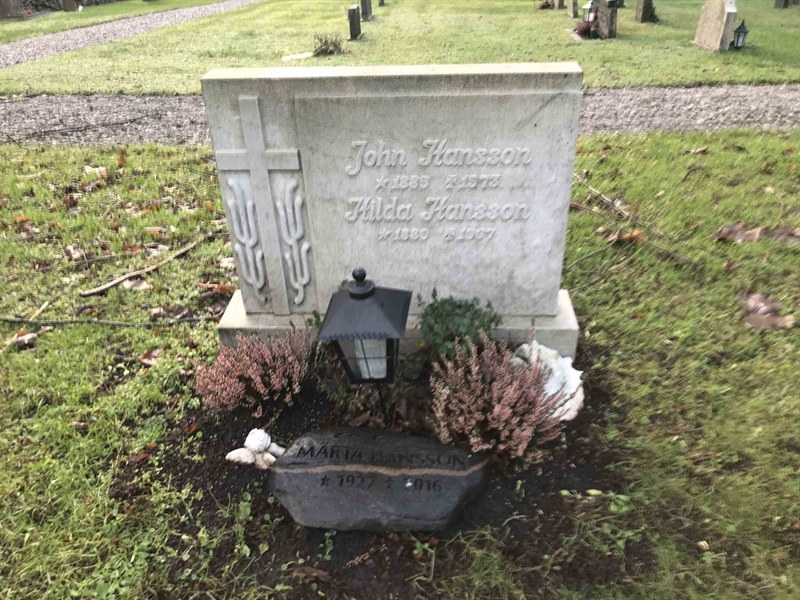 Grave number: L A    37