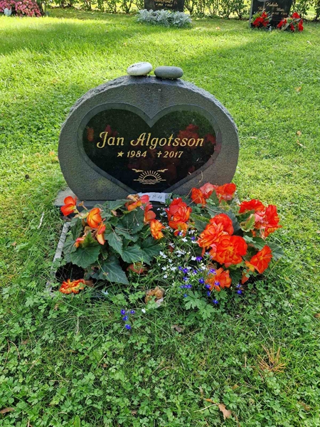 Grave number: 1 KV16   158-160