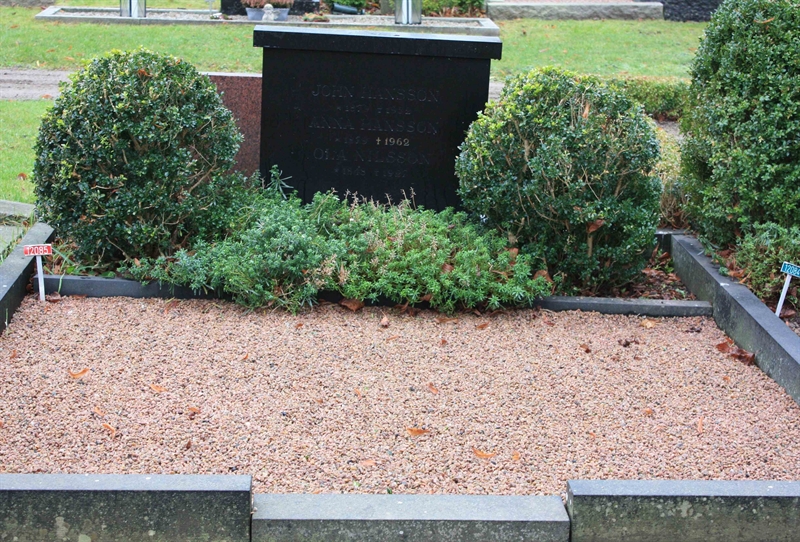 Grave number: Ö 12i   120, 121