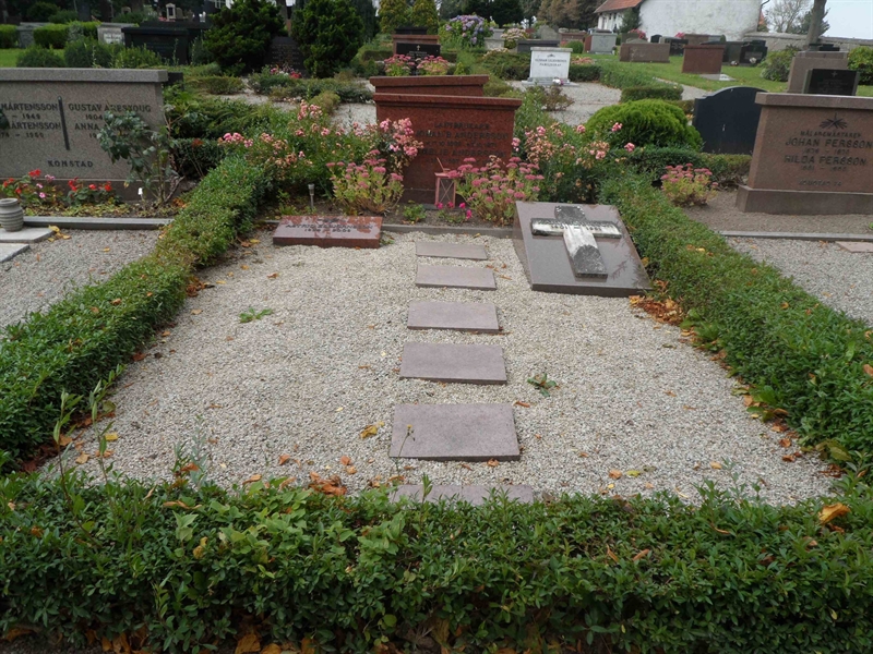 Grave number: SK H   117, 118, 119, 120