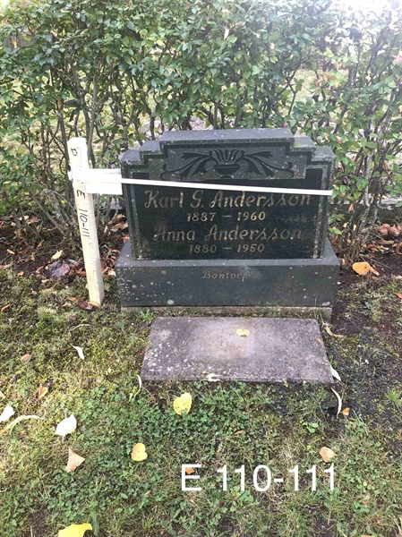 Grave number: AK E   110, 111