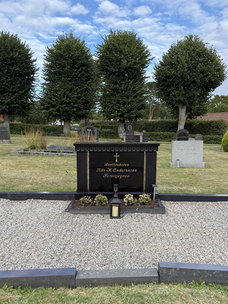 Grave number: ON C   318, 319, 320, 321