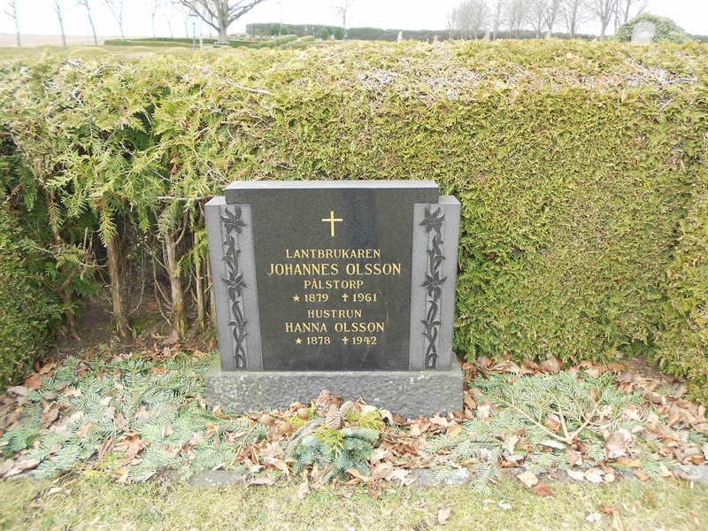 Grave number: V 11     3