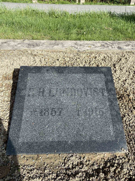 Hautatunnus: 1 11     32, 33