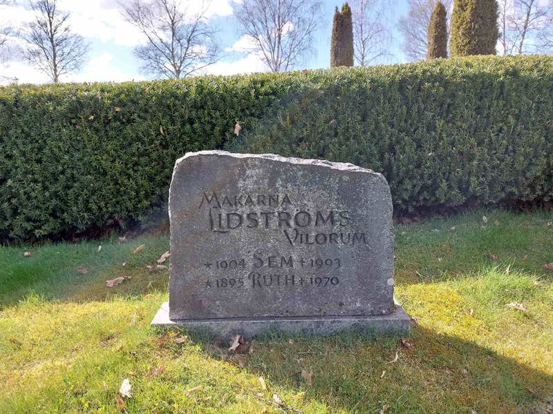 Grave number: HV 28   39, 40