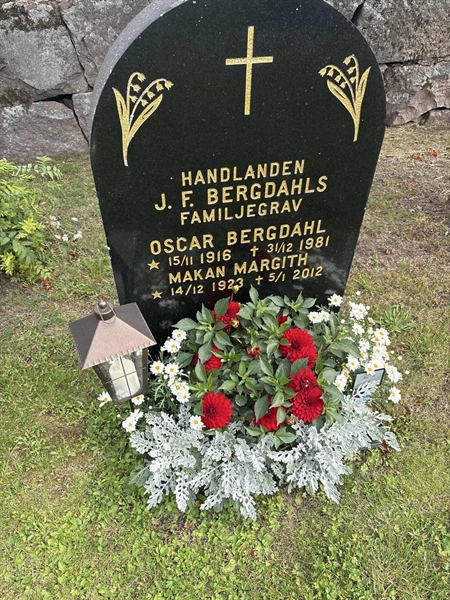 Grave number: 003 B    25