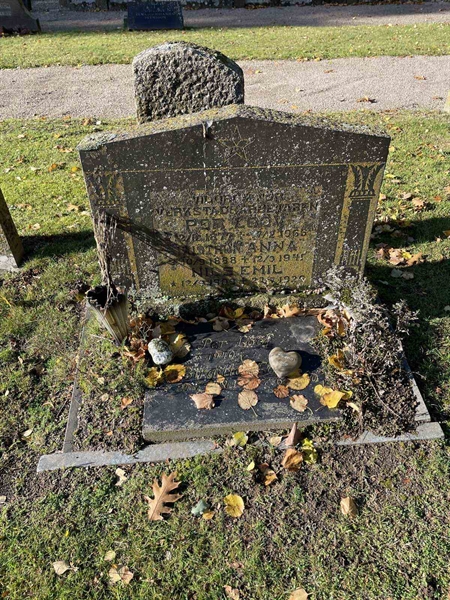 Grave number: VV 5   170, 171, 172