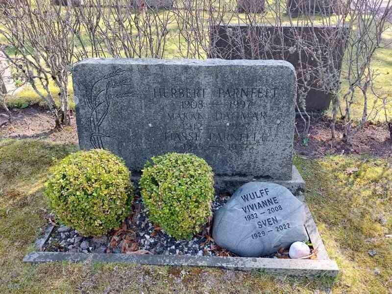 Grave number: HÖ 4   74, 75, 76