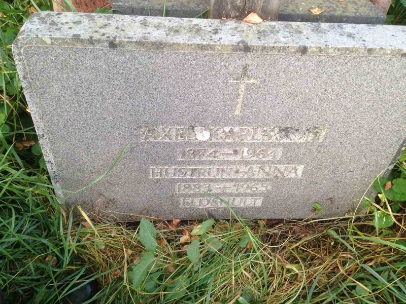 Grave number: 1 B   217, 218