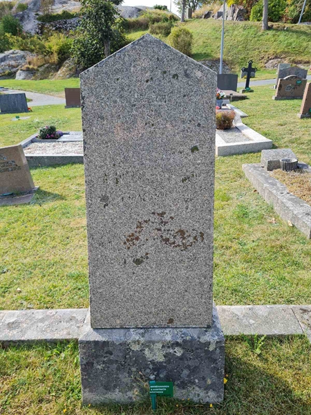 Grave number: F 02   206, 207