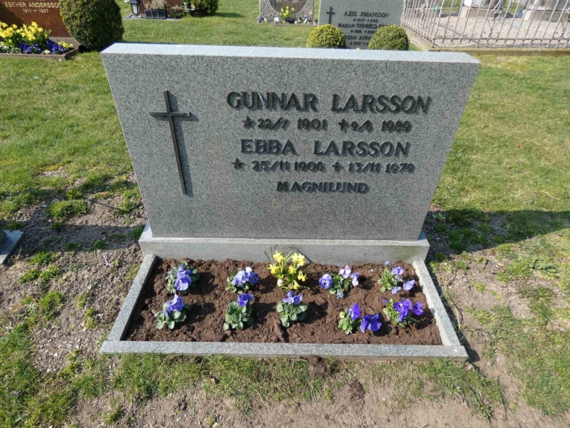 Grave number: EL 2   440