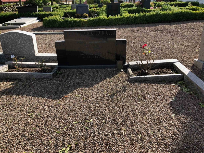 Grave number: SK 09    19, 20, 21