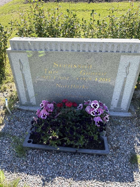 Grave number: 4 G GK    33-34