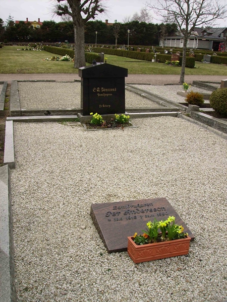 Grave number: LM 3 22  019