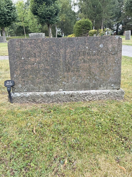 Grave number: 33 6   132-133