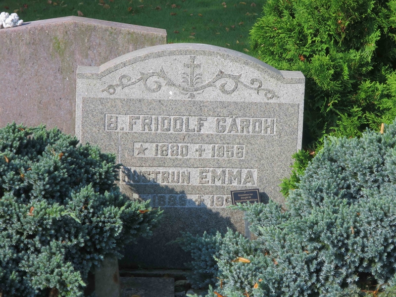 Grave number: HK B   162, 163