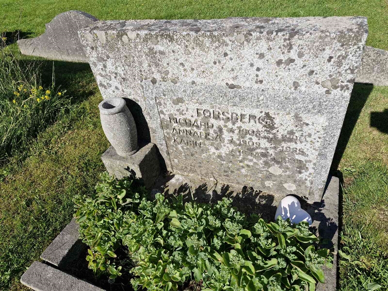 Gravnummer: 1 TRÖST 15A