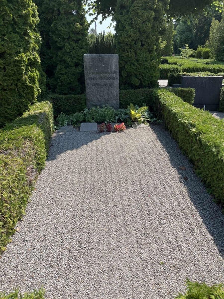 Grave number: NK VI   120