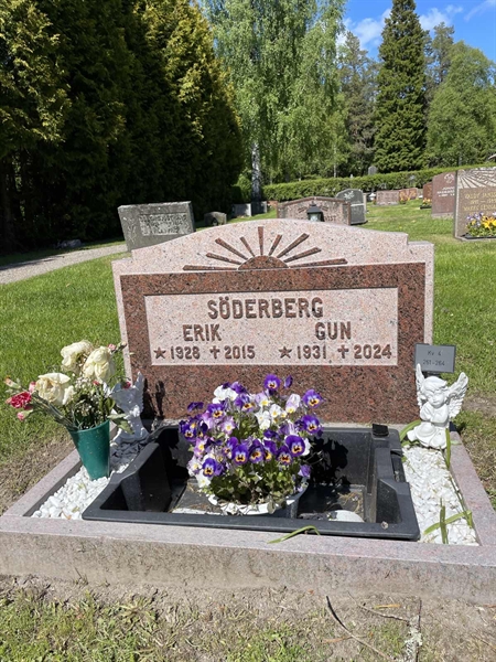 Grave number: R 4   261-264