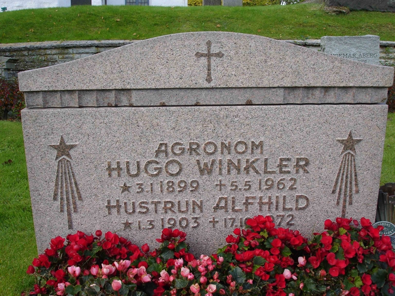 Grave number: B G   81, 82