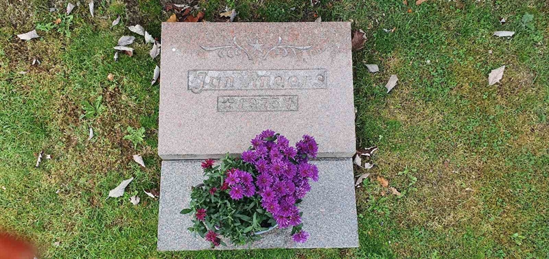 Grave number: N 005  0105, 0106