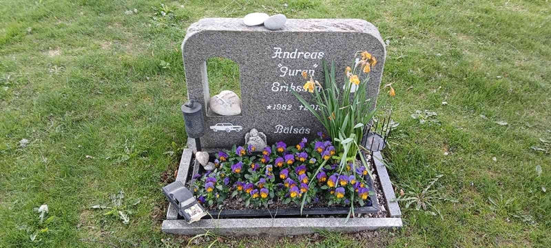 Grave number: 3 Nya L   102-104