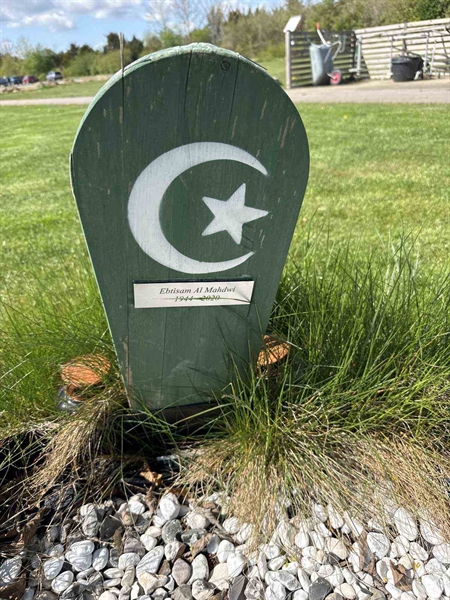 Grave number: R 05M 233