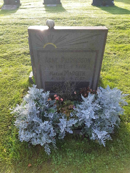 Hautatunnus: Fr 7   215-216