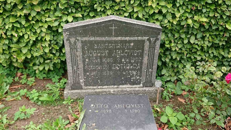 Grave number: AK 01   147