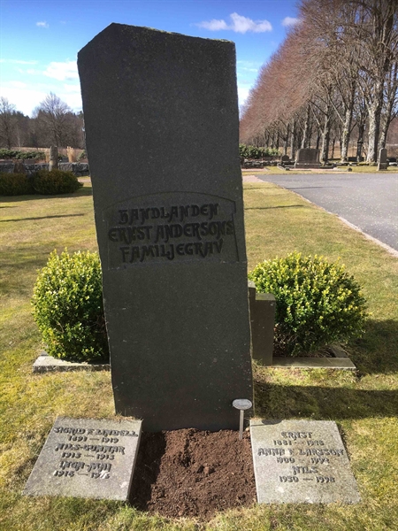 Grave number: 1 G   256, 257