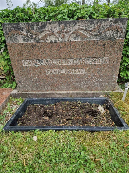 Grave number: 2 12 1400, 1401