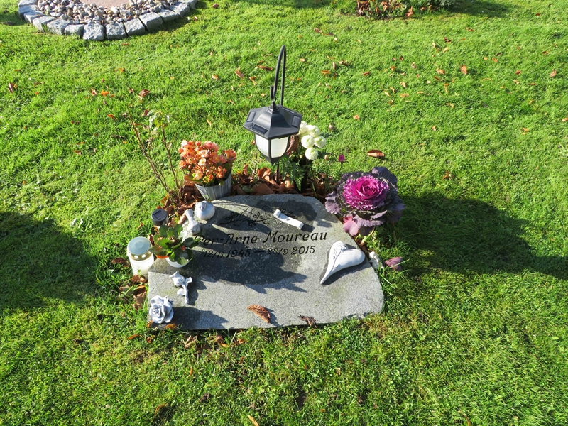 Grave number: 1 12   68