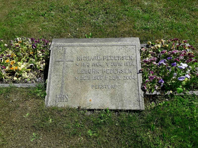 Grave number: TÖ 4   106, 107A