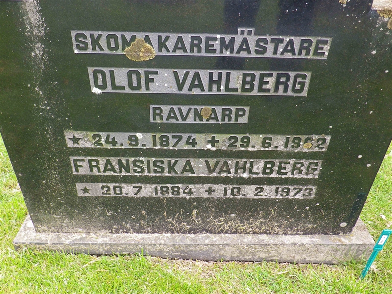 Grave number: VI K   119, 120