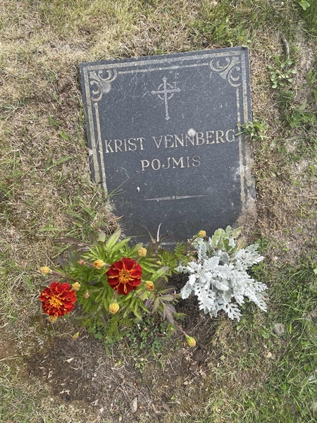 Grave number: 001 1 9  4945