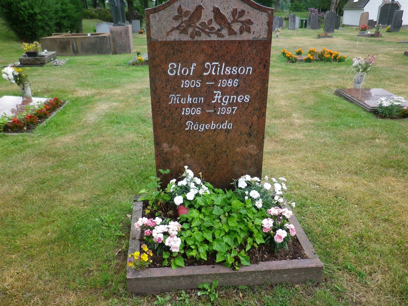 Grave number: LO P    68, 69