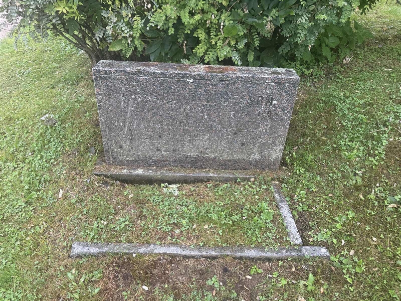 Grave number: 002 2   577