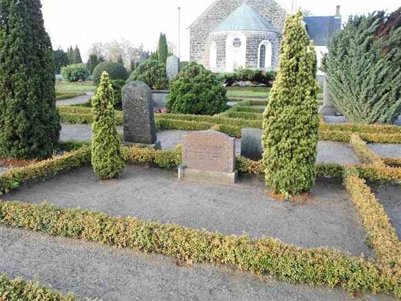 Grave number: VK 1 693-695