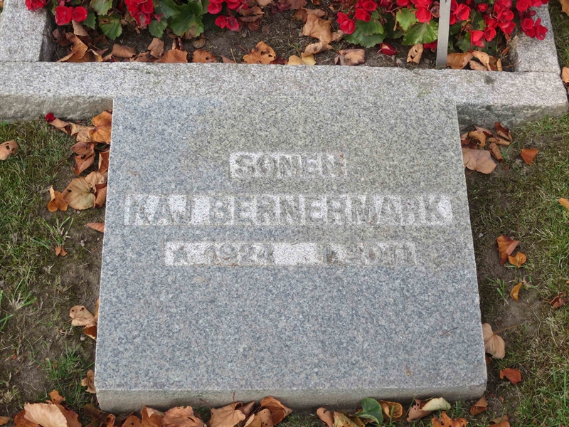 Grave number: HK B    73, 74