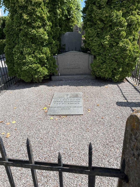 Grave number: NK IV     1
