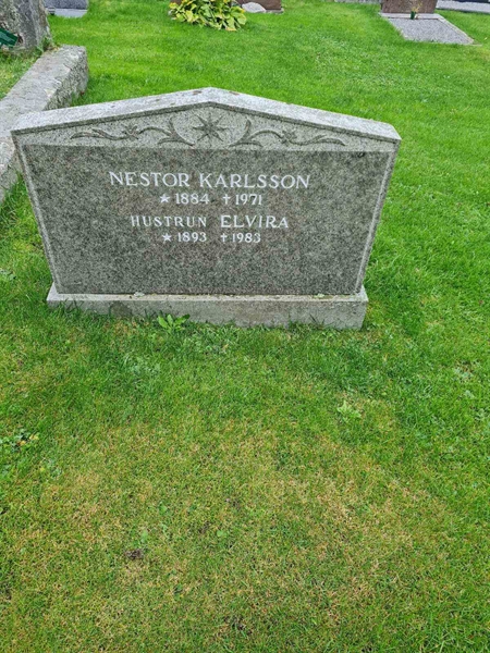 Grave number: KG 09   666, 667