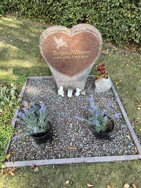 Grave number: NK Urn XVIII     3