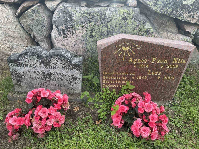 Grave number: 001 1   222