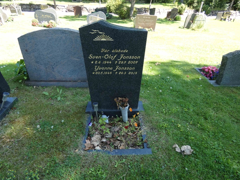 Grave number: SN L 69-70
