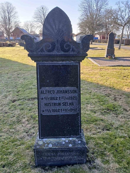 Gravnummer: 2 7   77, 78, 79, 80