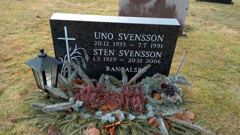 Grave number: SU 04   334