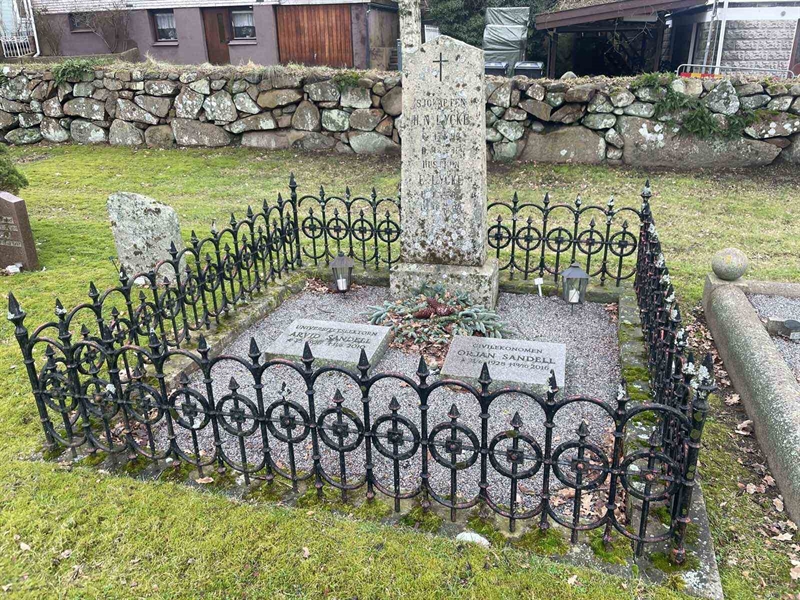 Hautatunnus: 1    25-26