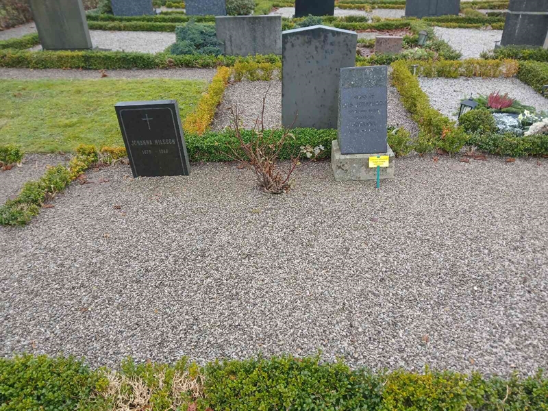 Grave number: FE A   120, 121, 122