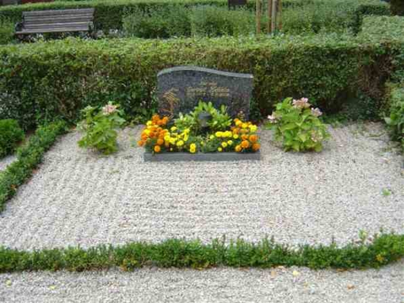 Grave number: FLÄ B    19